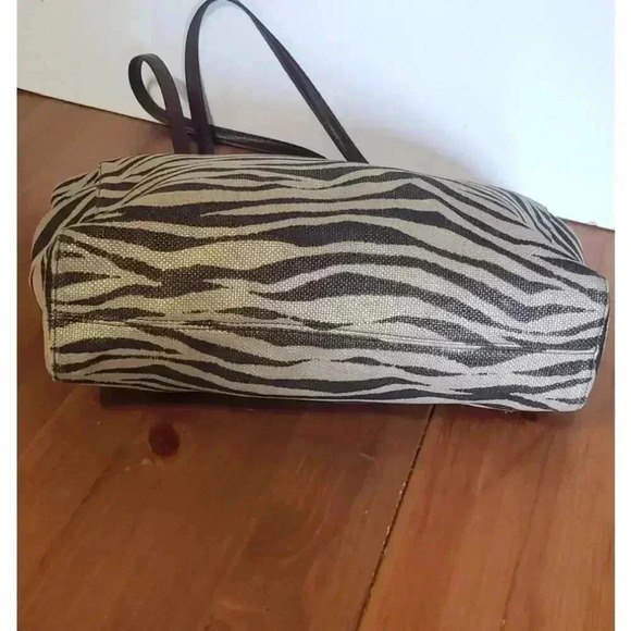 MICHAEL KORS Jet set Zebra print Jacquard large tote shoulder bag metallic sheen - Picture 5 of 10